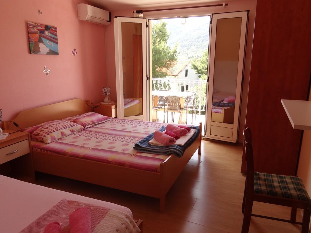 Apartments Jerkovic Stari Grad  Bagian luar foto