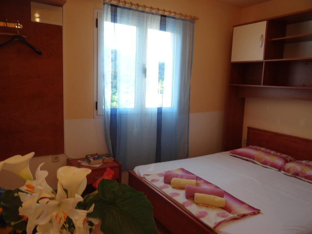 Apartments Jerkovic Stari Grad  Bagian luar foto